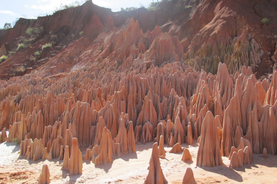 Tsingy rouge et Lac sacré, deux sites touristiques exceptionnels à Anivorano&nbsp;Nord