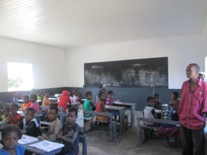 Salle de classe réhabilitée Ranohira bas
