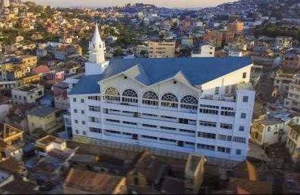 Comment concilier expansion religieuse, gestion de l&rsquo;espace et respect du patrimoine à&nbsp;Madagascar?